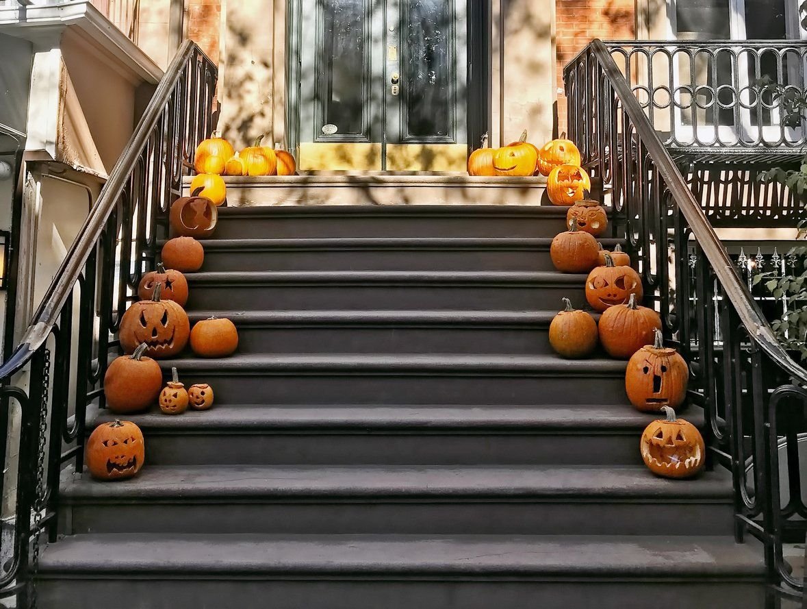 5 ways to creatively decorate your home for Halloween!